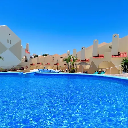 Fantastic 3 Bedrooms Mareverde, Wifi Free Дом отдыха Адехе